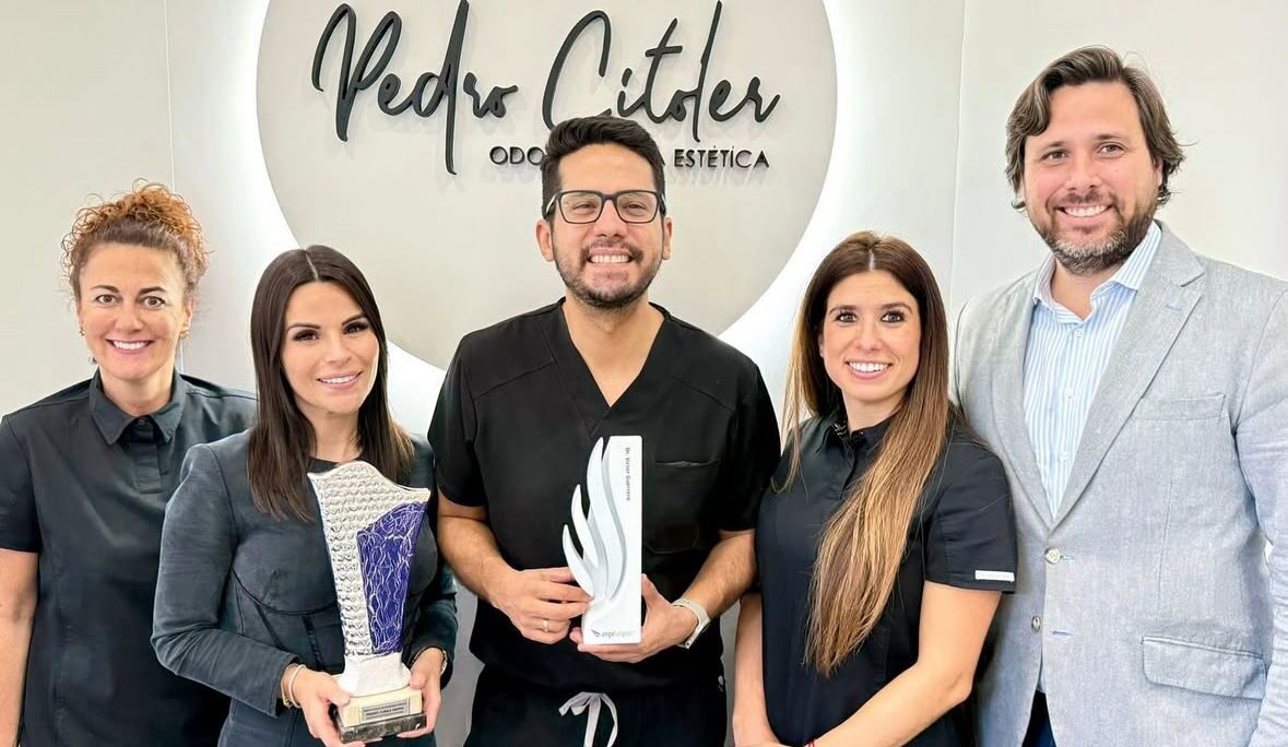 WhiteSmileGroup reconocido por Angel Aligners por su excelencia en Ortodoncia Invisible