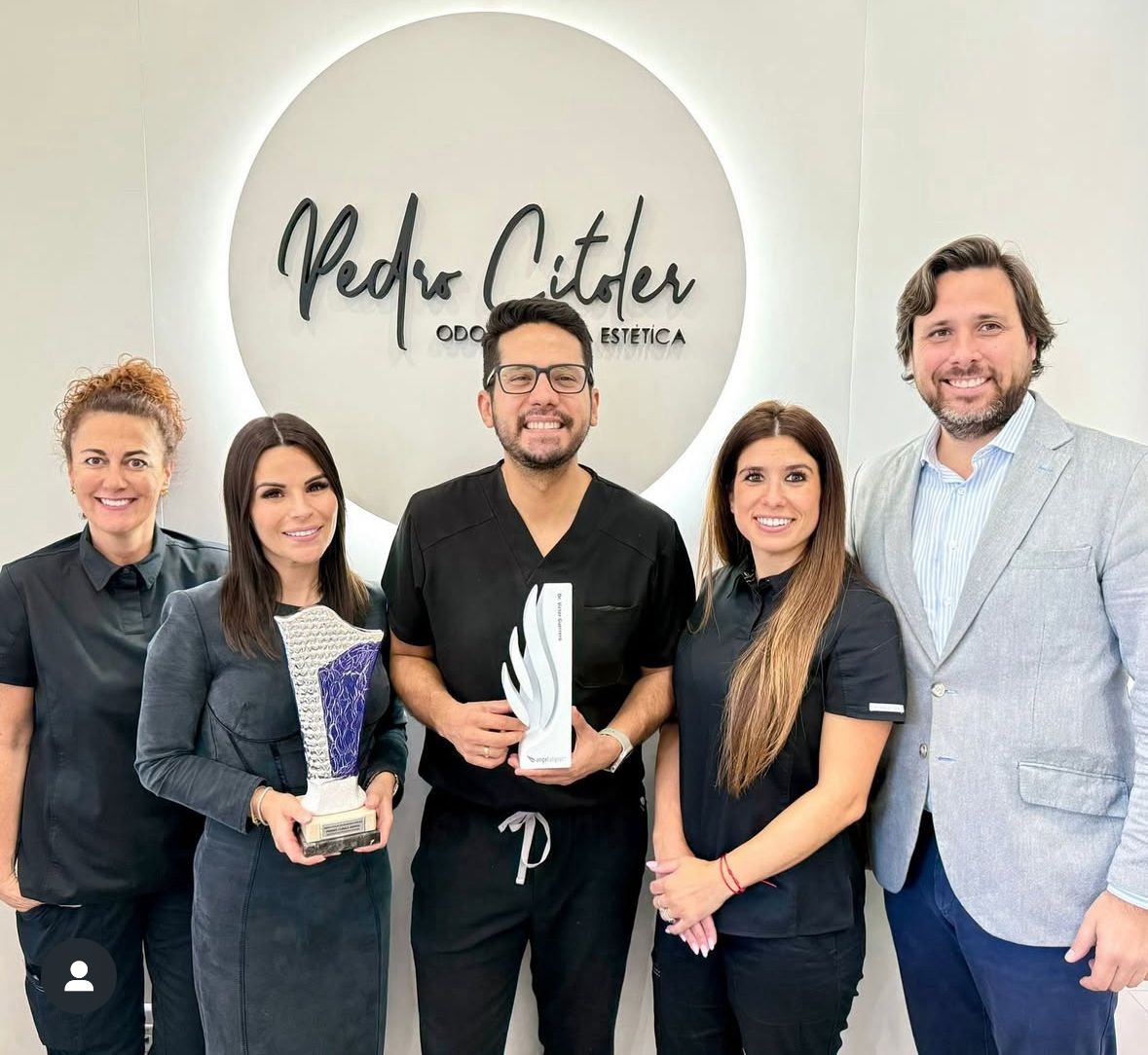 WhiteSmileGroup reconocido por Angel Aligners por su excelencia en Ortodoncia Invisible